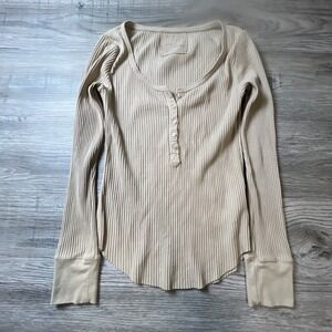 Aerie Henley Top Womens Medium Beige Ribbed Long Sleeve Scoop Neck Curved j63